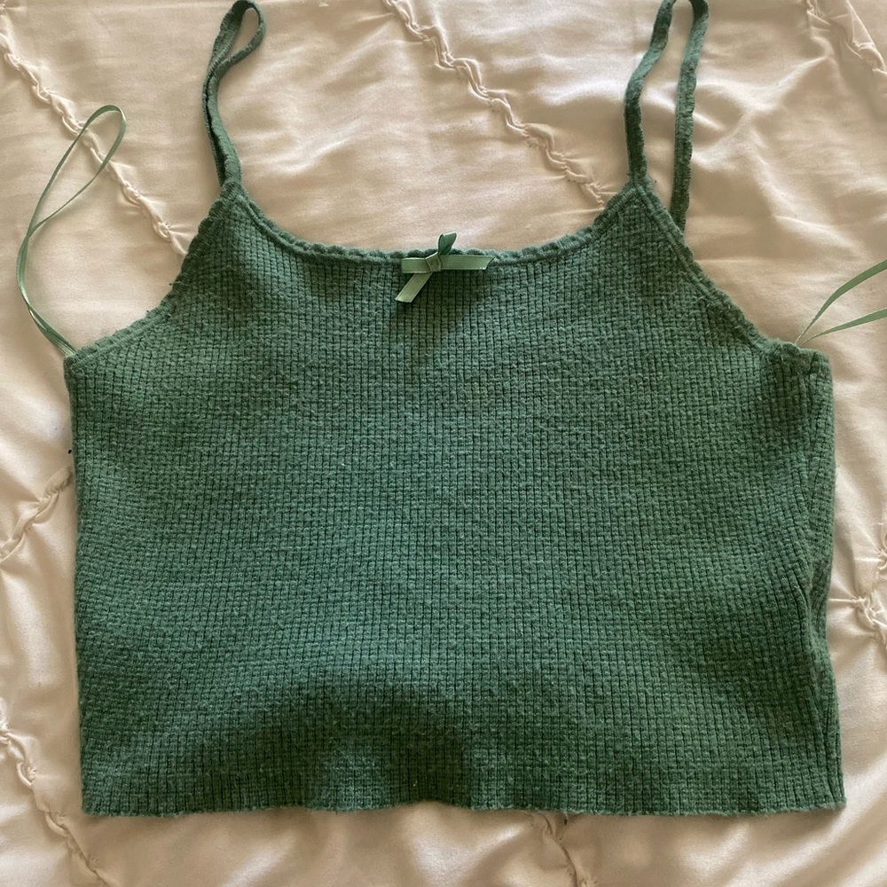 green knitted tank